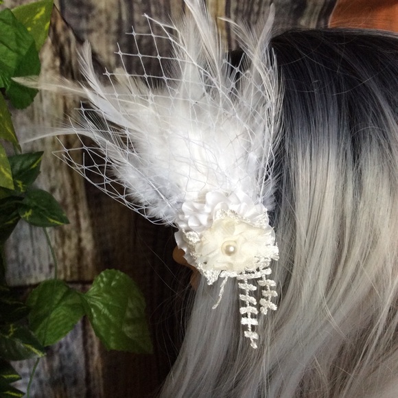🎀 2PC WHITE FEATHER BRIDE WEDDING BOHO FRINGE BOHO FESTIVAL HAIR CLIP BRA COVER - Picture 2 of 6